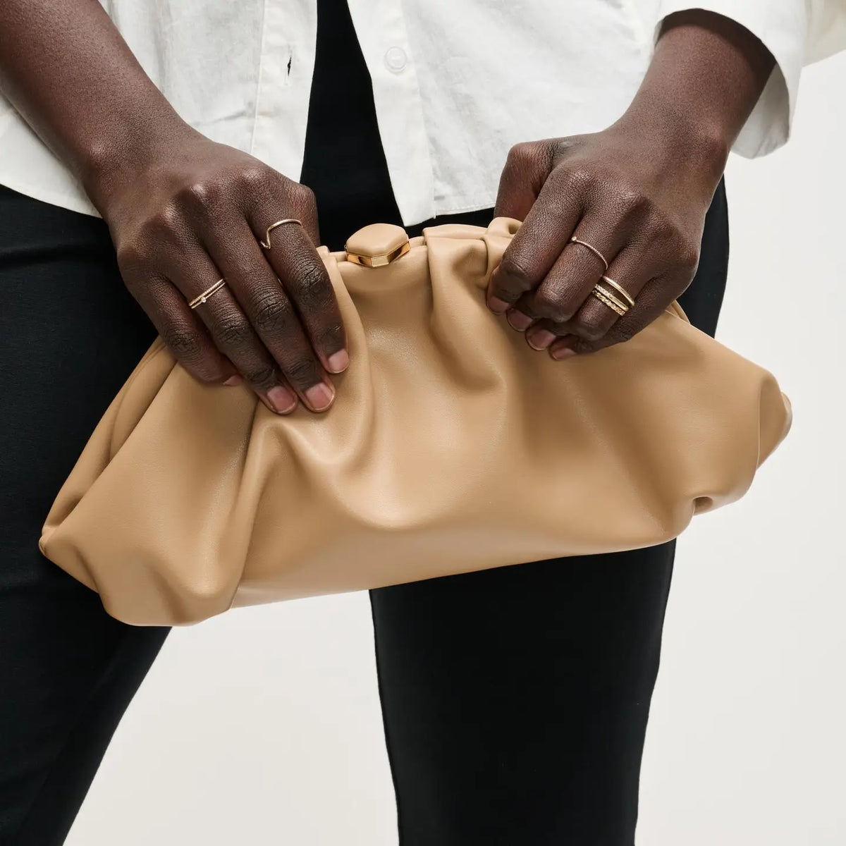 BEVERLY CLUTCH
