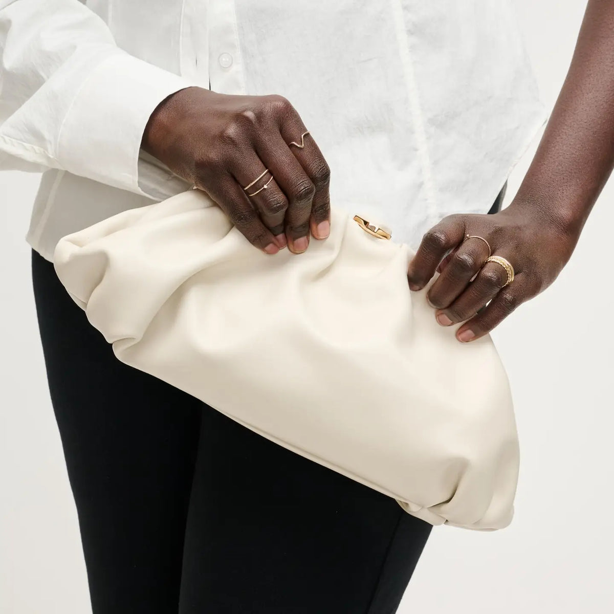BEVERLY CLUTCH